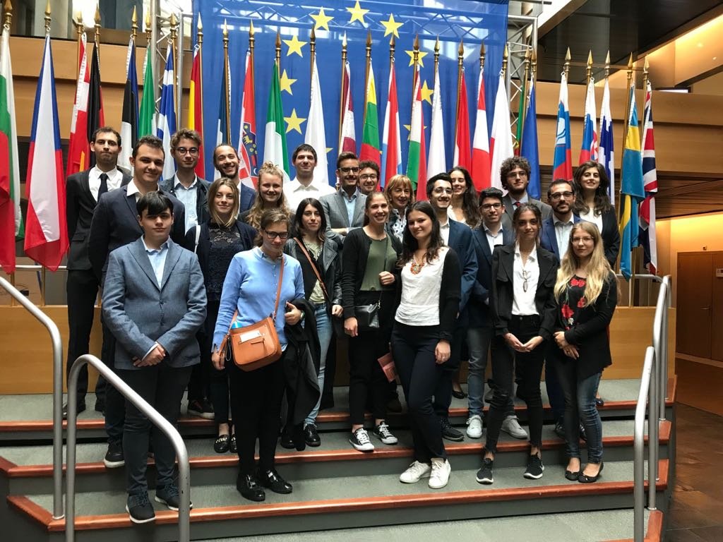 Parlamento-europeo---foto-di-gruppo.jpeg